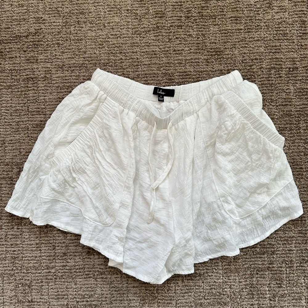 Lulu’s Flowy White Shorts- Small